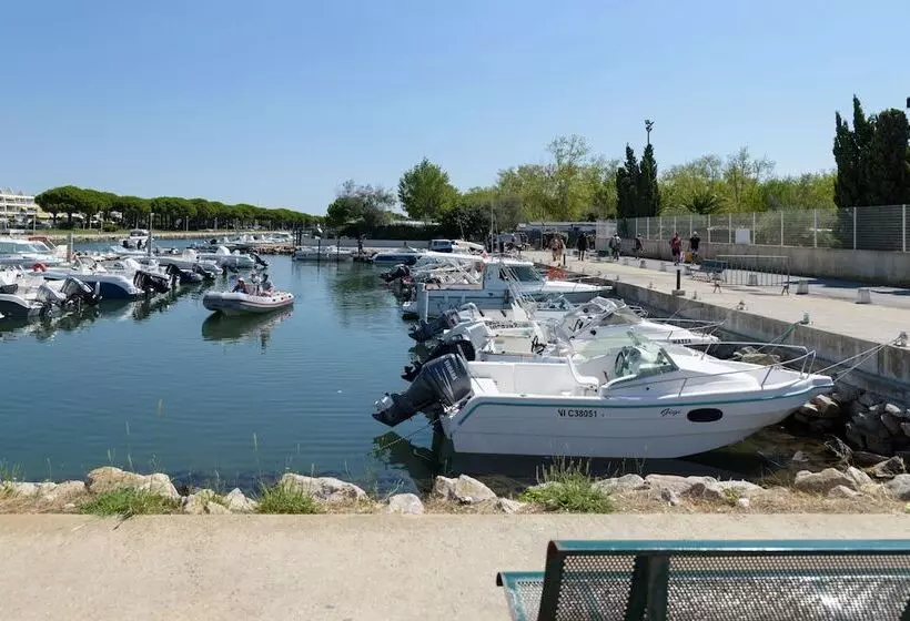 هتل Camping De L'espiguette