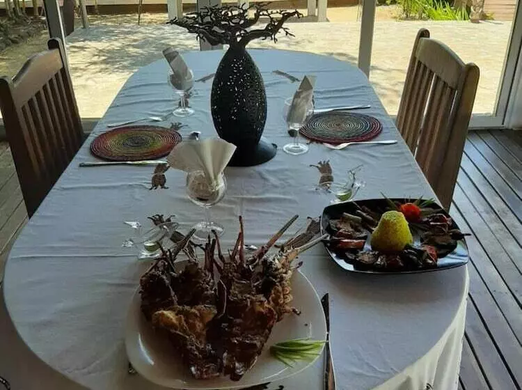 هتل Le Moya Beach