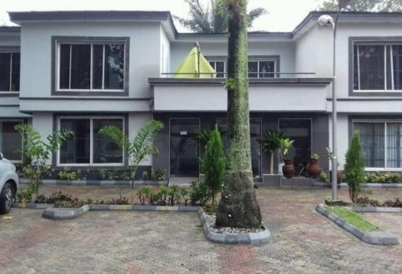 Paramount Luxury Serviced Apartment