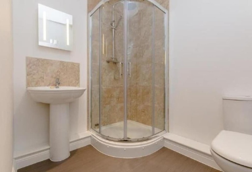 Paramount Luxury Serviced Apartment