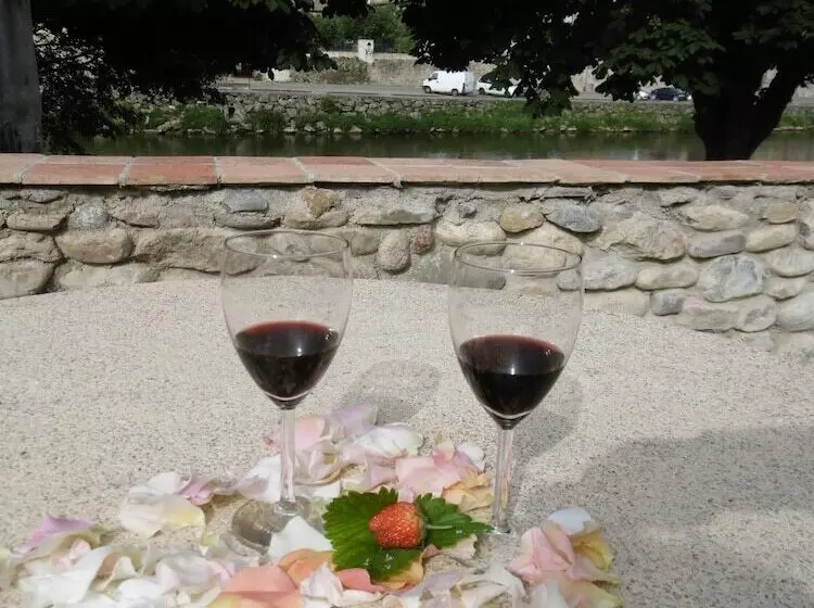 Majatalo Limoux Riverside Gardens