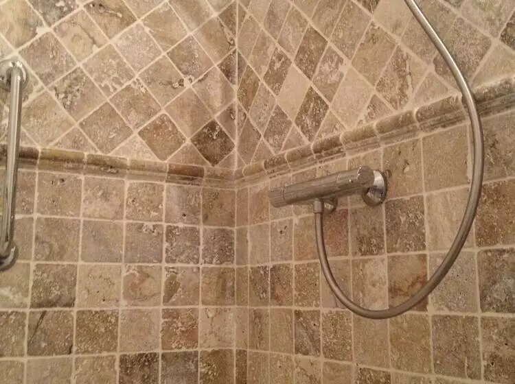 Majatalo Limoux Riverside Gardens