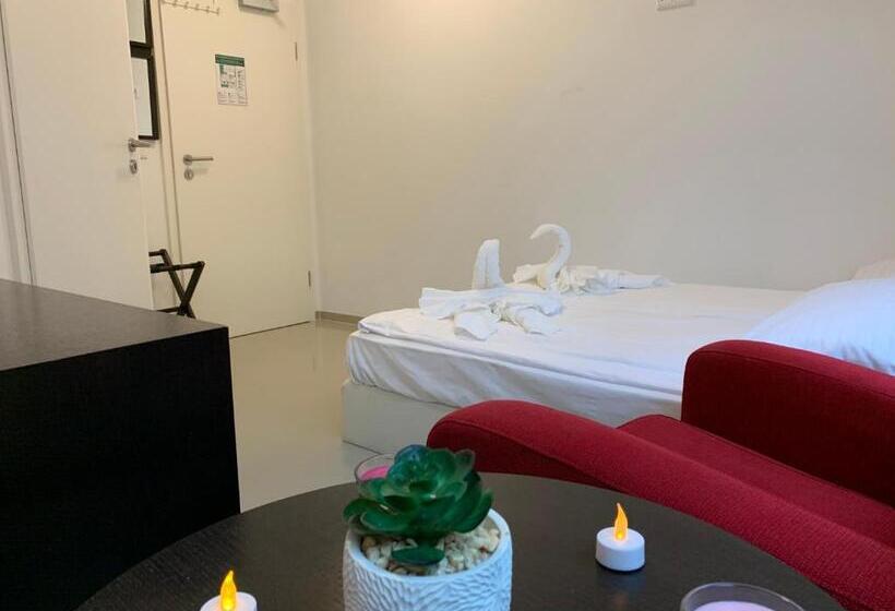 膳宿费 Lovely Studio Cologne West   Neues Momomotel