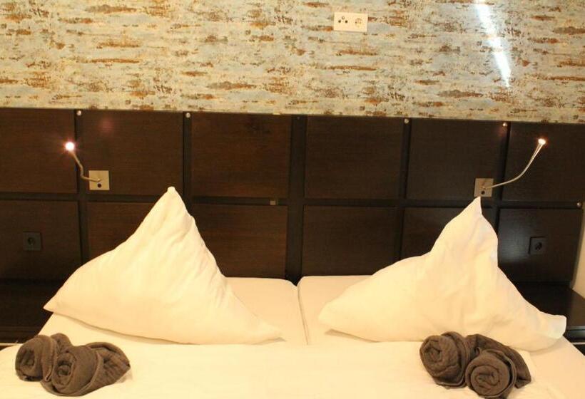 膳宿费 Lovely Studio Cologne West   Neues Momomotel