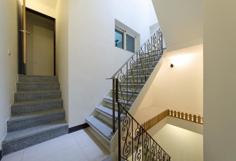 پانسیون T.t. House