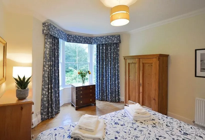 اقامتگاه Rosevean House