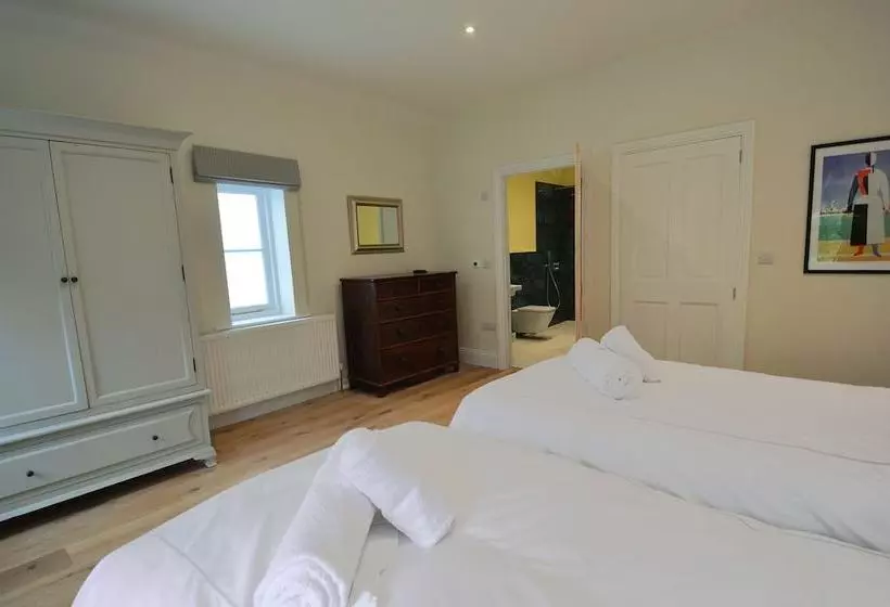 اقامتگاه Rosevean House