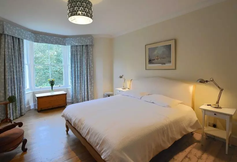 اقامتگاه Rosevean House