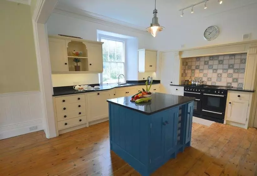 اقامتگاه Rosevean House