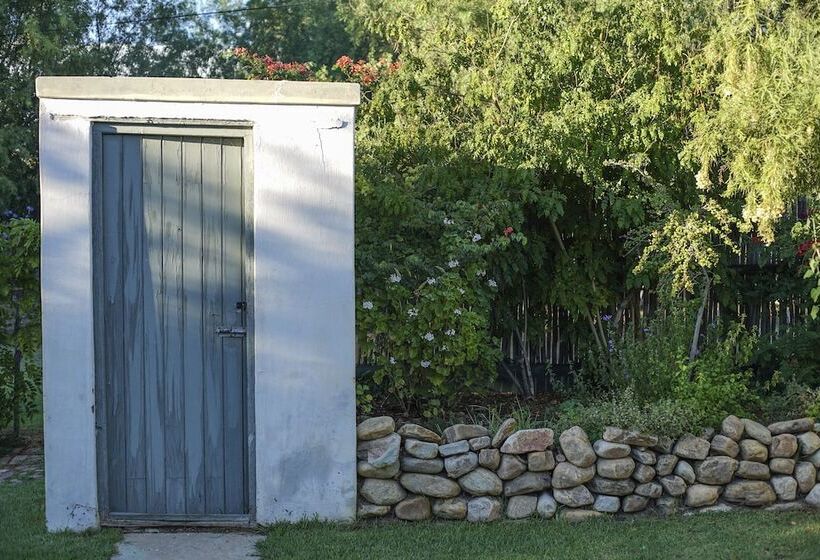 African Relish Cottages