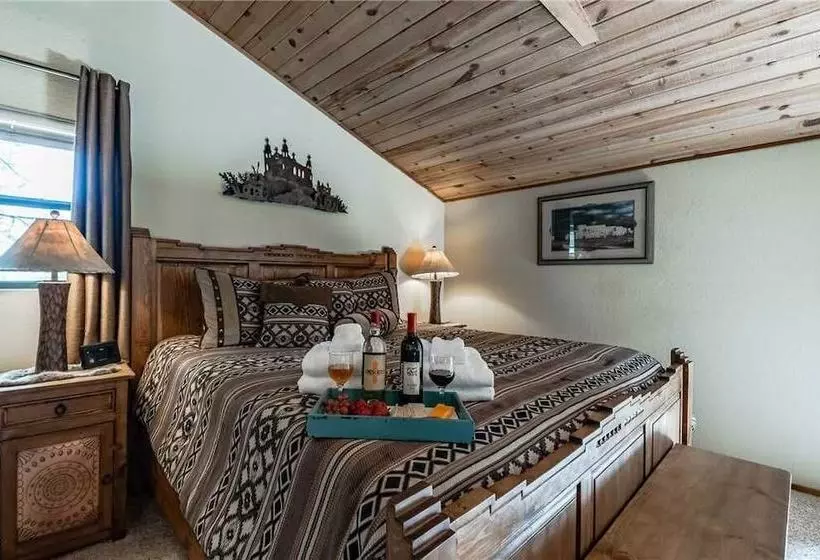 Casa Del Rey  Three Bedroom Cabin With Hot Tub
