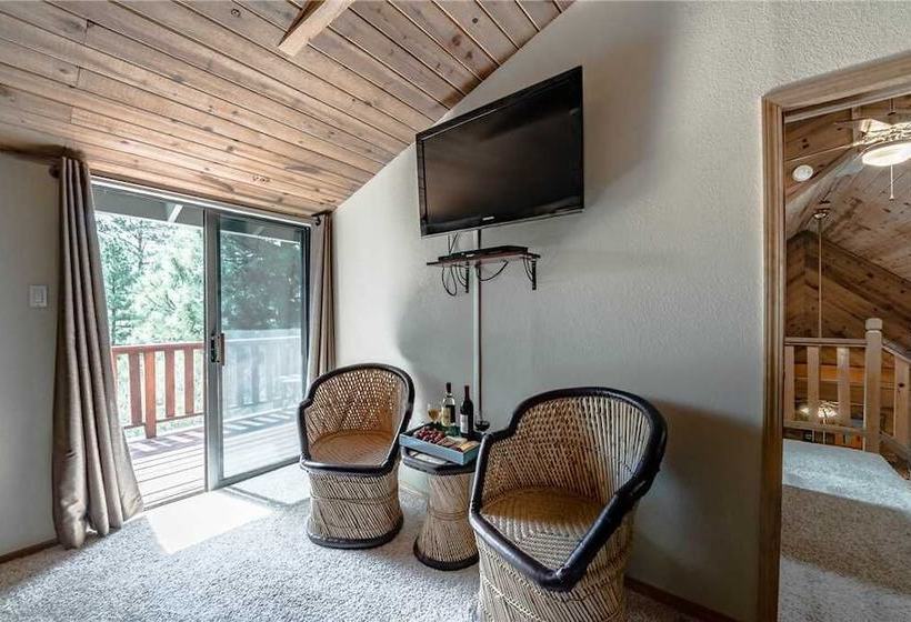 Casa Del Rey Three Bedroom Cabin With Hot Tub