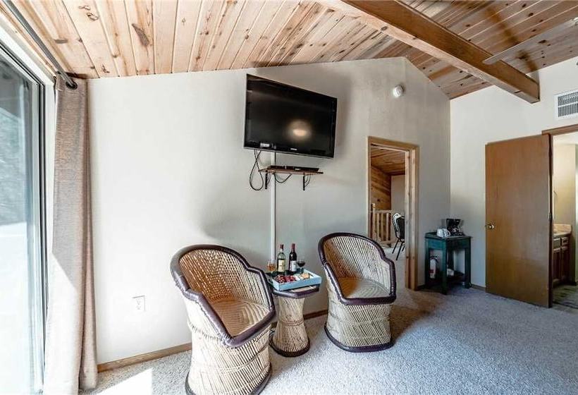 Casa Del Rey Three Bedroom Cabin With Hot Tub