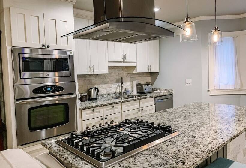 هتل Park Place Inn And Cottages