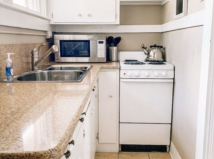 هتل Park Place Inn And Cottages