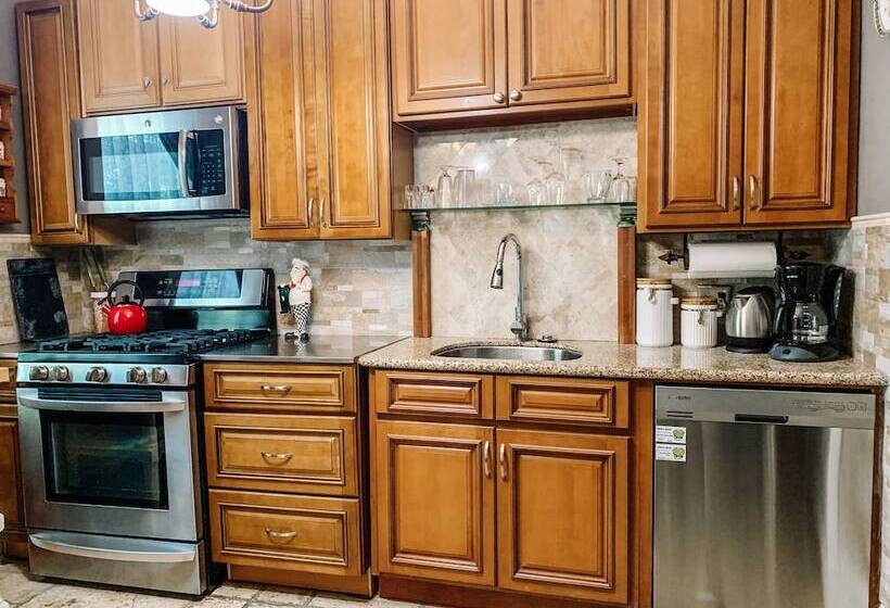 هتل Park Place Inn And Cottages