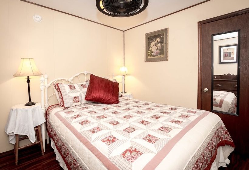 Pansiyon Cottages On Main