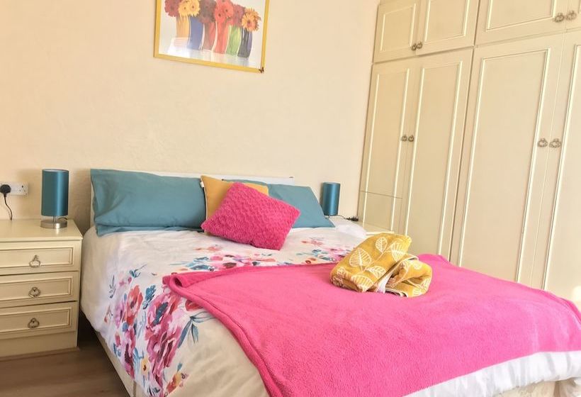 ペンション Courtland House