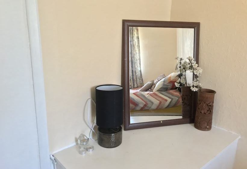 ペンション Courtland House