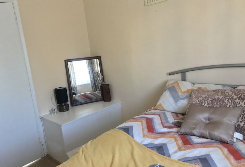 ペンション Courtland House