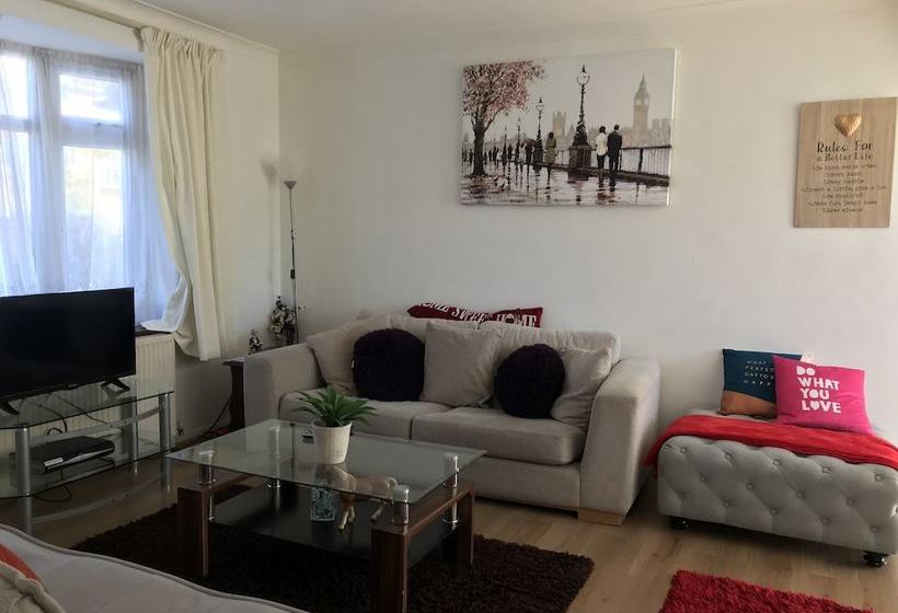 ペンション Courtland House