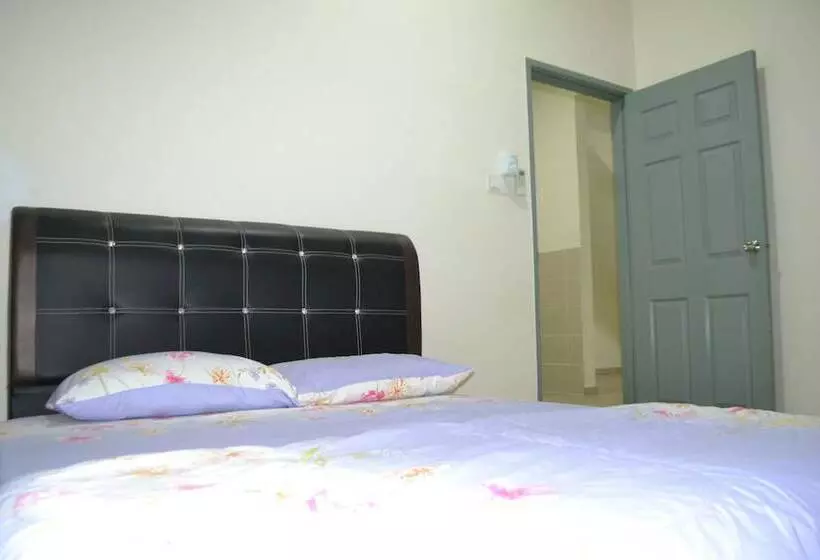 ペンション Sitiyam Homestay Kota Warisan