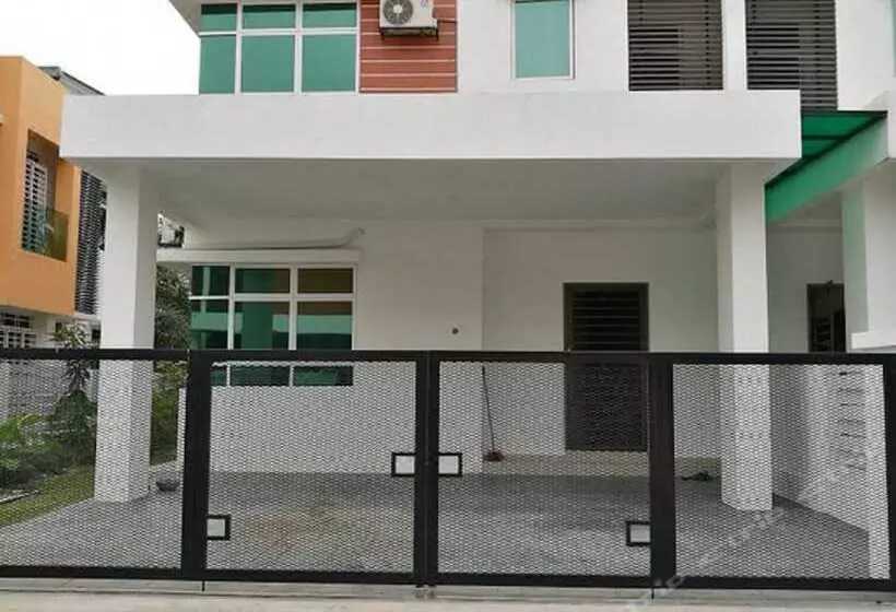 ペンション Sitiyam Homestay Kota Warisan