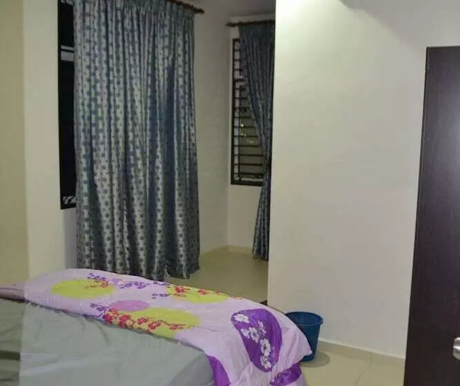 ペンション Sitiyam Homestay Kota Warisan