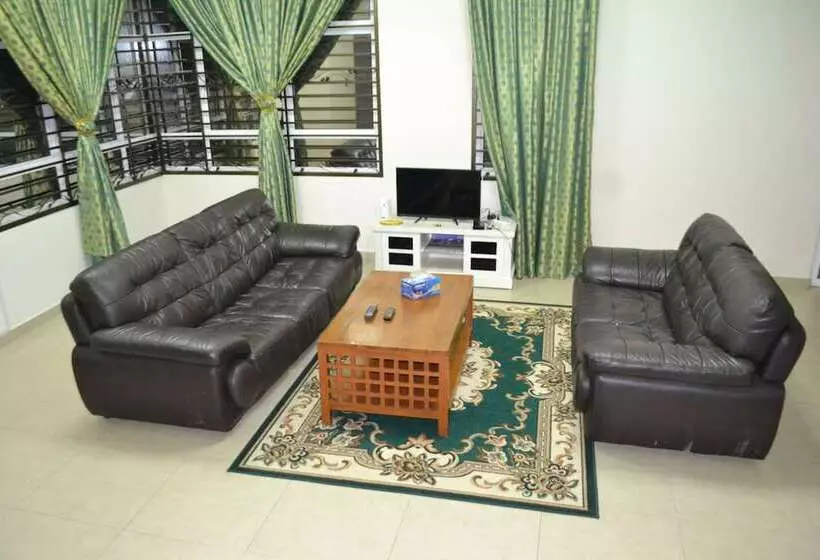 ペンション Sitiyam Homestay Kota Warisan