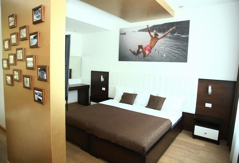 پانسیون Sky View Luxury Apartments