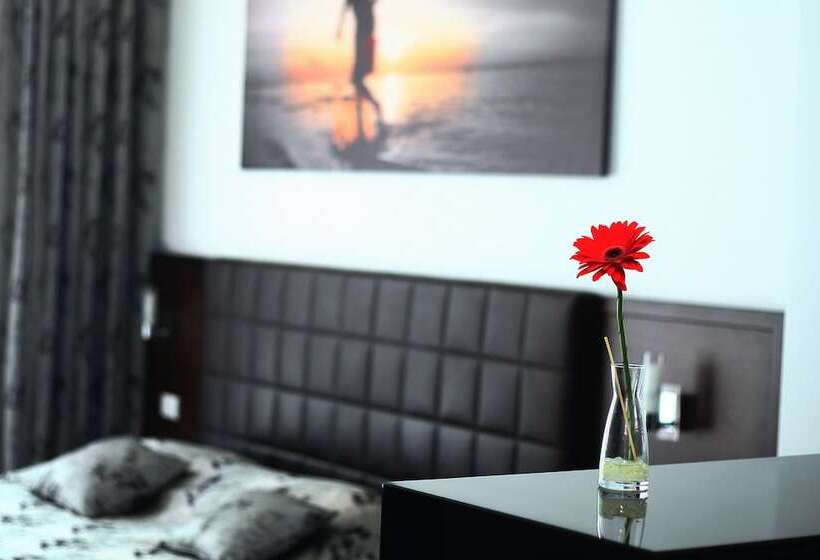 پانسیون Sky View Luxury Apartments