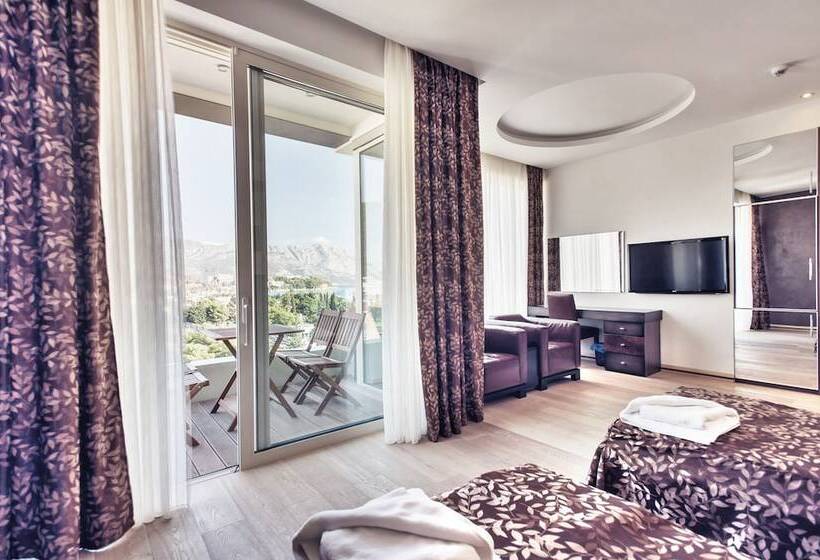 پانسیون Sky View Luxury Apartments