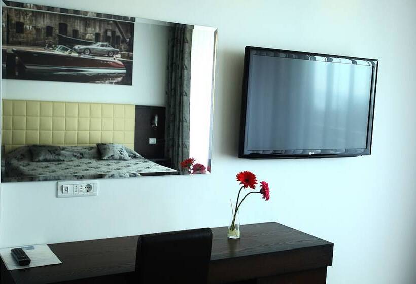 پانسیون Sky View Luxury Apartments