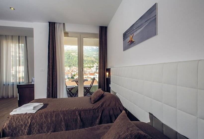 پانسیون Sky View Luxury Apartments