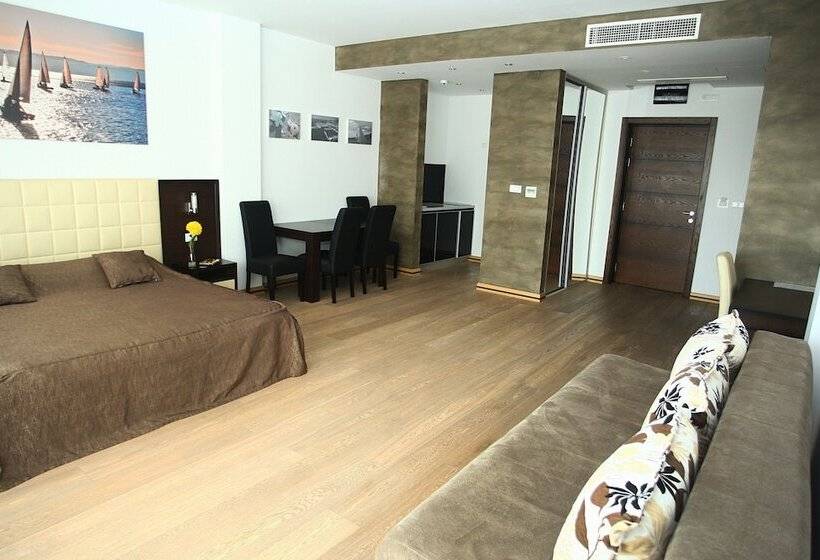 پانسیون Sky View Luxury Apartments