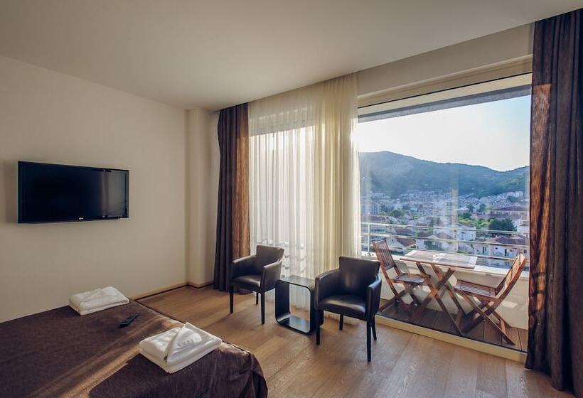 پانسیون Sky View Luxury Apartments