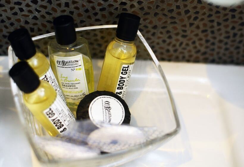 پانسیون Sky View Luxury Apartments