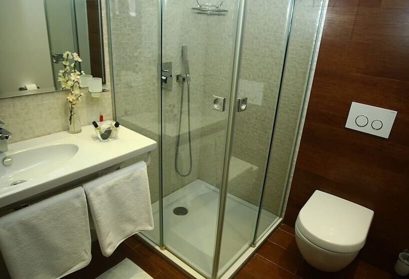 پانسیون Sky View Luxury Apartments