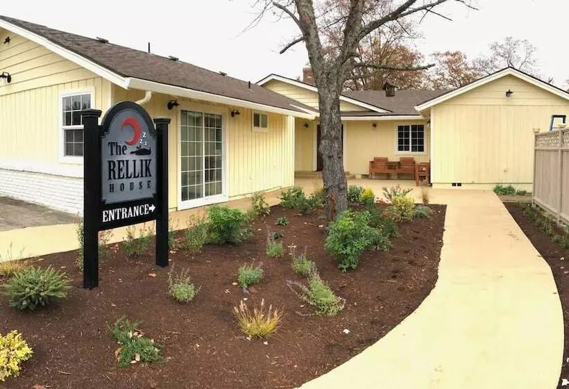 Rellik House. Winery And Alpaca Farm