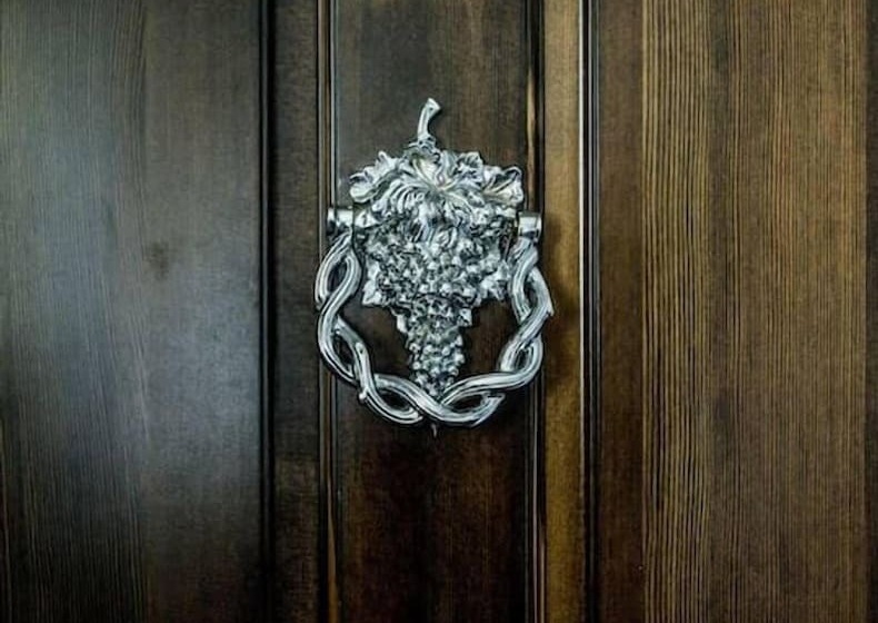 Rellik House. Winery And Alpaca Farm