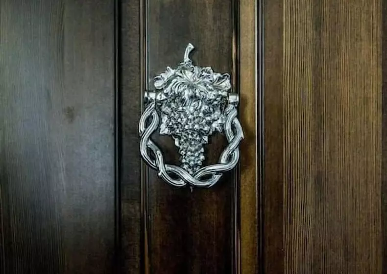 Rellik House. Winery And Alpaca Farm