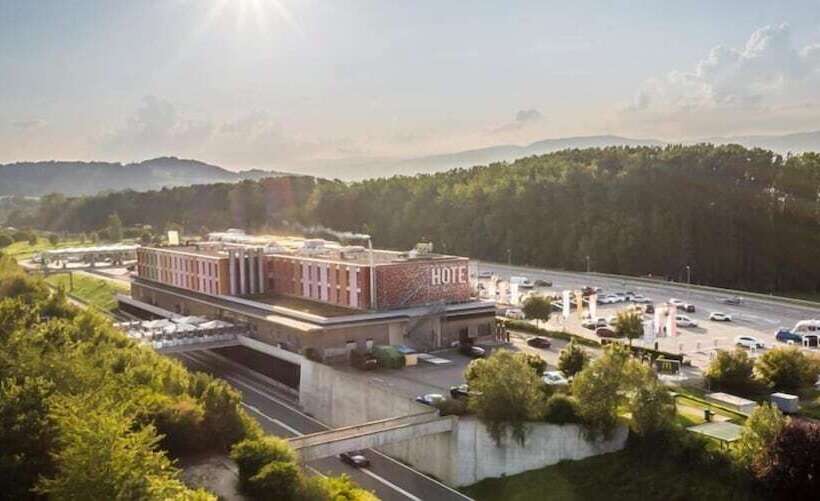 B&b Hotel Lully 3 Lakes