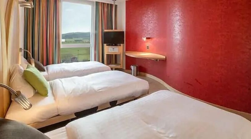 B&b Hotel Lully 3 Lakes