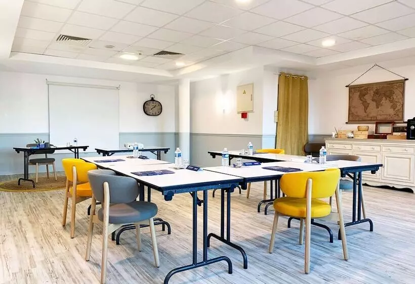 호텔 Campanile Val De France