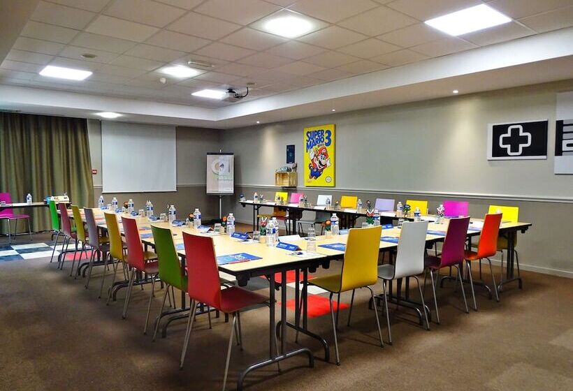 فندق Campanile Val De France