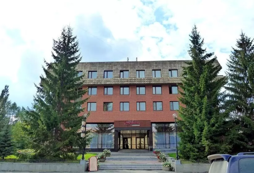 ホテル Oktyabrskaya