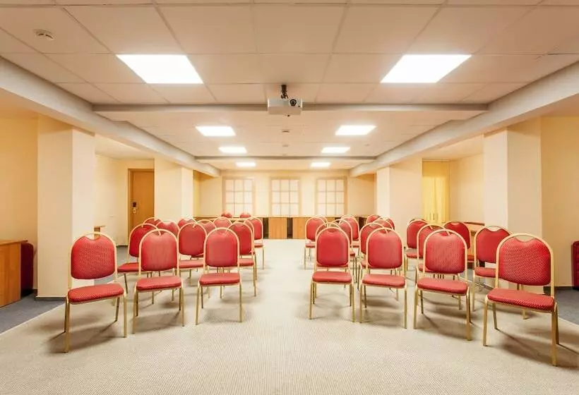 ホテル Oktyabrskaya