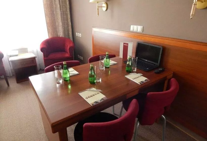 ホテル Oktyabrskaya