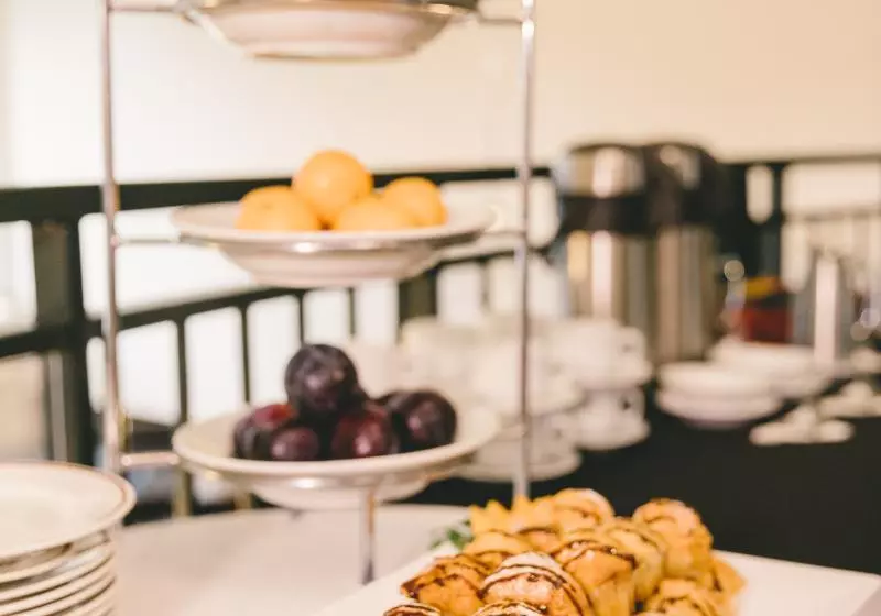 Parkside Hotel & Apartments