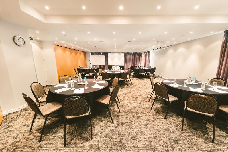 Parkside Hotel & Apartments